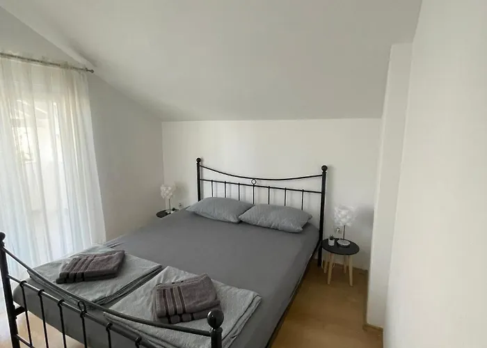 Melinda Apartman Zaboric